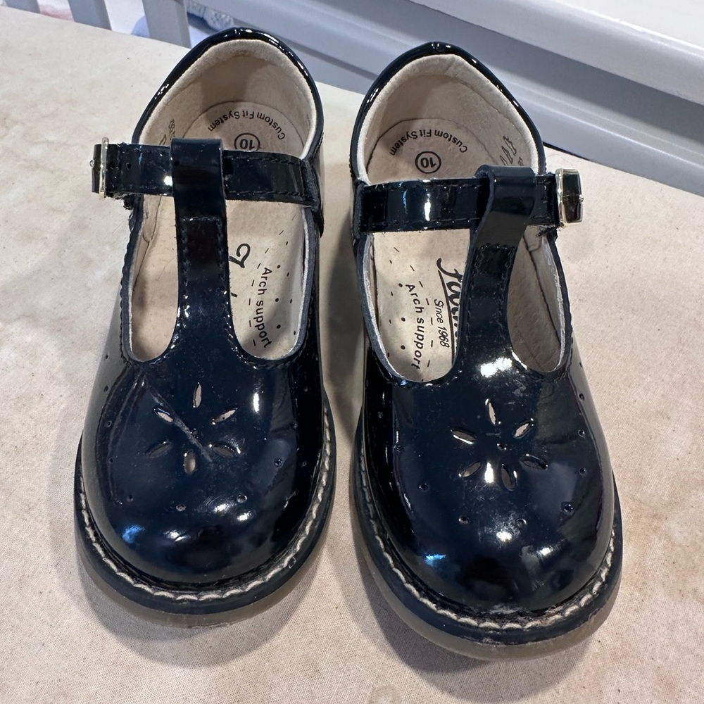 Girls dress shoes, size 10
